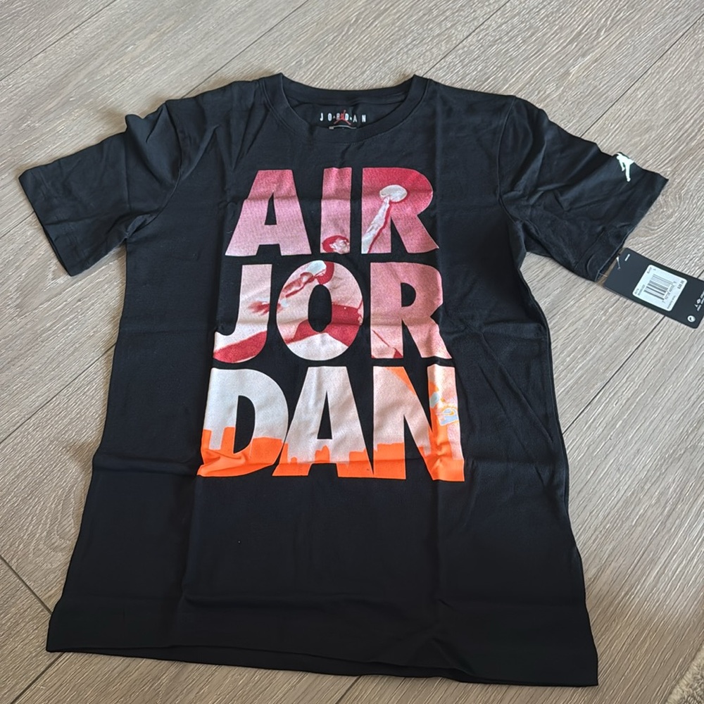 AIR JORDAN BOYS TSHIRT! SIZE L! NEVER WORN!